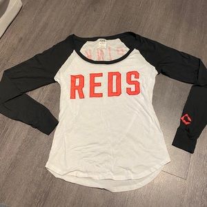 Long sleeve reds shirt